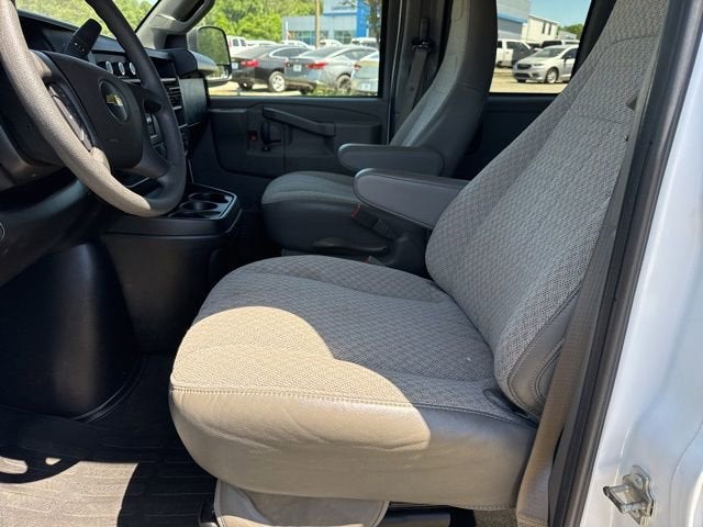 2024 Chevrolet Express Passenger 3500 1LT