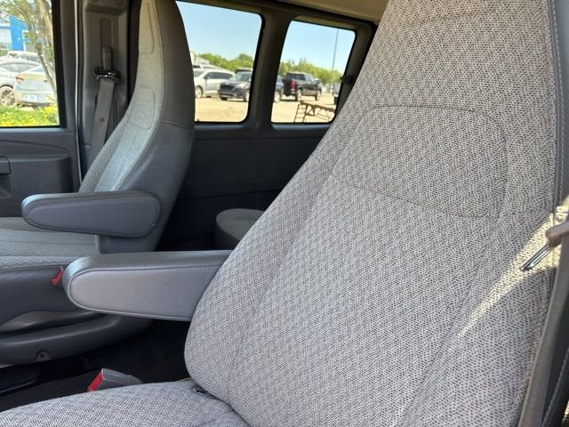 2024 Chevrolet Express Passenger 3500 1LT