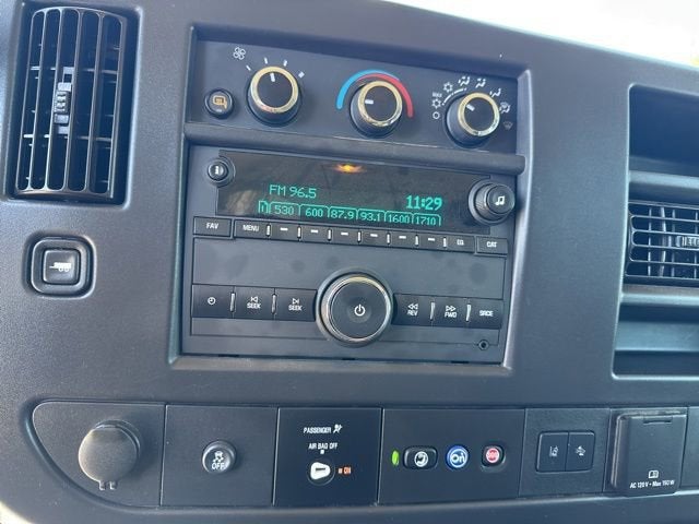 2024 Chevrolet Express Passenger 3500 1LT