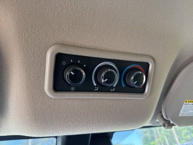 2024 Chevrolet Express Passenger 3500 1LT