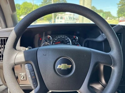 2024 Chevrolet Express Passenger 3500 1LT
