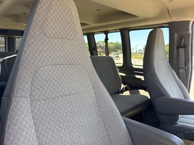 2024 Chevrolet Express Passenger 3500 1LT