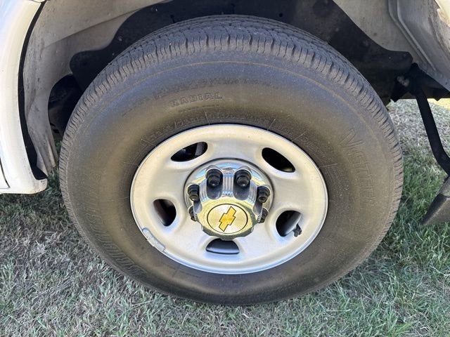 2024 Chevrolet Express Passenger 3500 1LT