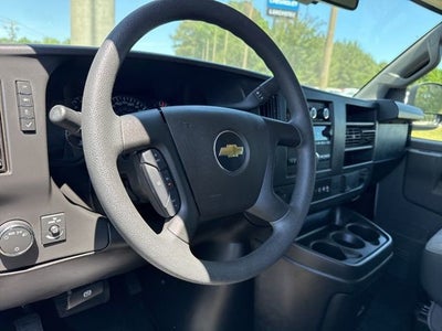2024 Chevrolet Express Passenger 3500 1LT