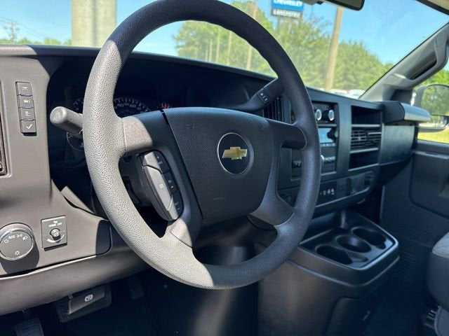 2024 Chevrolet Express Passenger 3500 1LT