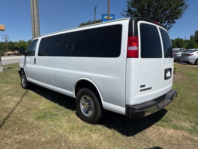 2024 Chevrolet Express Passenger 3500 1LT