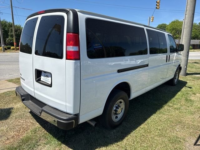 2024 Chevrolet Express Passenger 3500 1LT