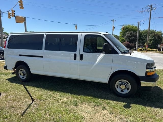 2024 Chevrolet Express Passenger 3500 1LT