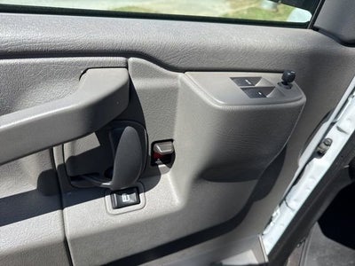 2024 Chevrolet Express Passenger 3500 1LT