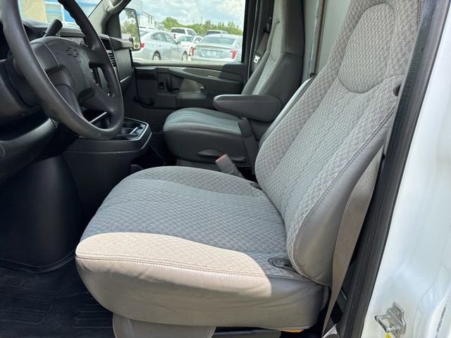 2005 Chevrolet Express Cutaway 3500 C6Y