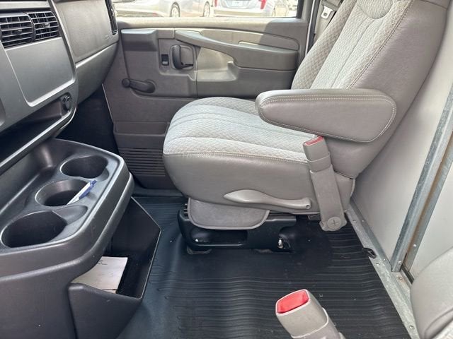 2005 Chevrolet Express Cutaway 3500 C6Y