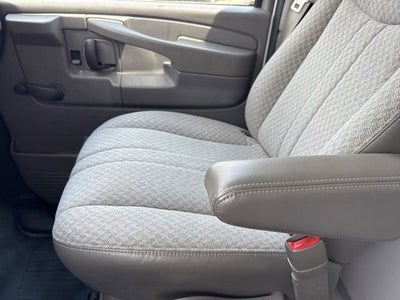 2005 Chevrolet Express Cutaway 3500 C6Y