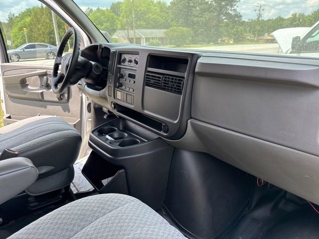 2005 Chevrolet Express Cutaway 3500 C6Y