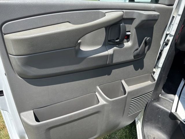 2005 Chevrolet Express Cutaway 3500 C6Y