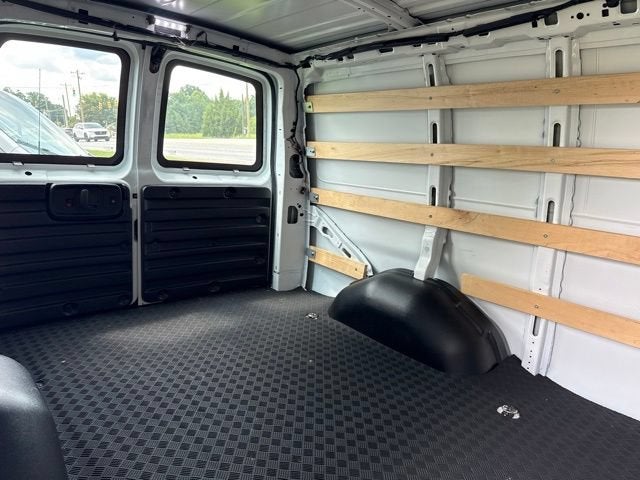 2025 Chevrolet Express Cargo WT
