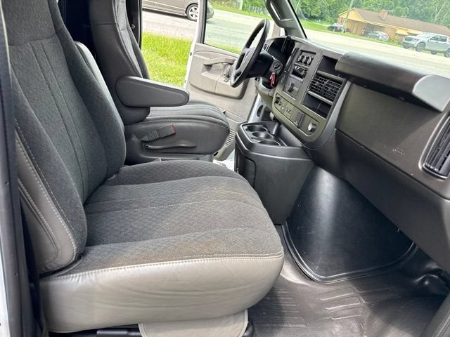 2025 Chevrolet Express Cargo WT