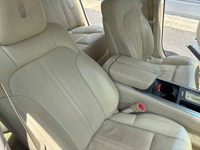 2011 Lincoln MKS Base