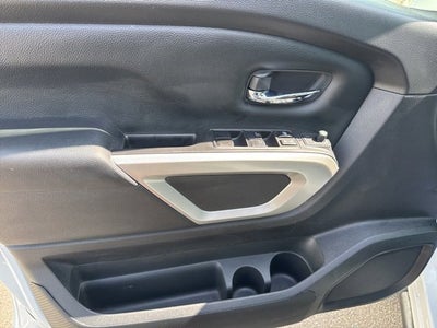 2022 Nissan TITAN Crew Cab SV 4x4