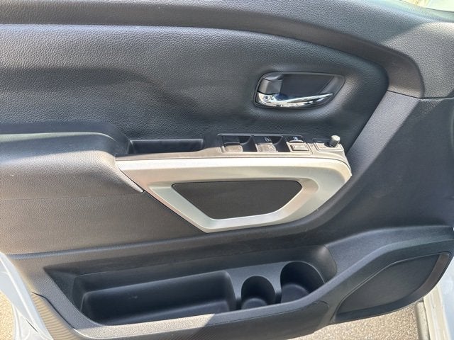 2022 Nissan TITAN Crew Cab SV 4x4