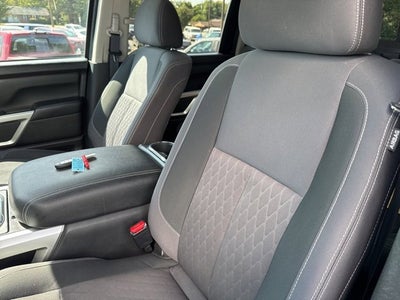 2022 Nissan TITAN Crew Cab SV 4x4