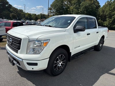 2022 Nissan TITAN Crew Cab SV 4x4