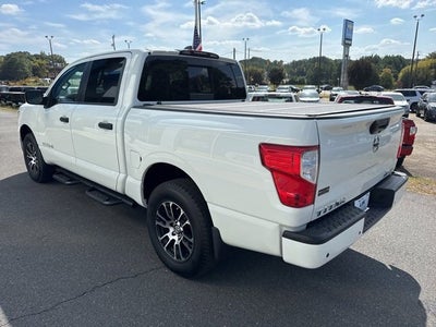 2022 Nissan TITAN Crew Cab SV 4x4