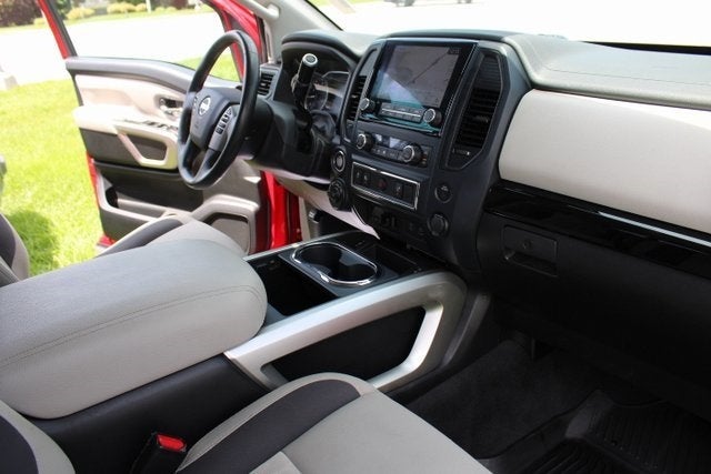 2022 Nissan TITAN Crew Cab SV 4x4