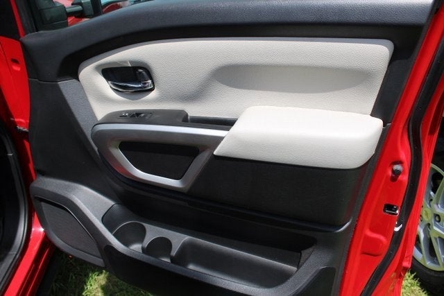 2022 Nissan TITAN Crew Cab SV 4x4