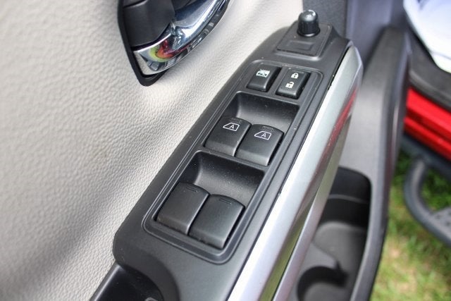 2022 Nissan TITAN Crew Cab SV 4x4