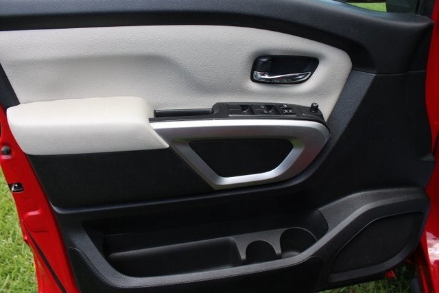 2022 Nissan TITAN Crew Cab SV 4x4