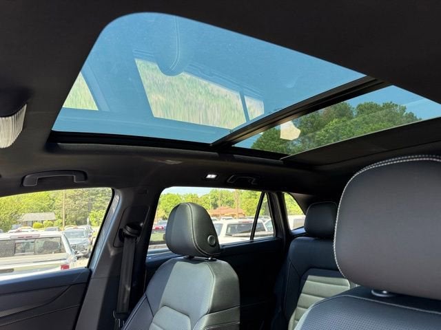 2025 Volkswagen Atlas Cross Sport 2.0T SEL R-Line Black