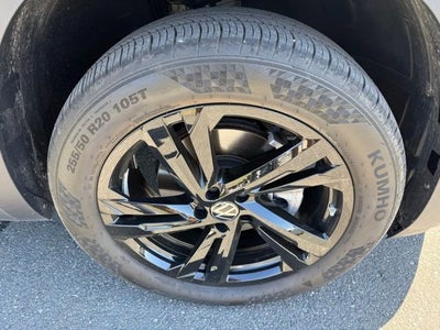 2025 Volkswagen Atlas Cross Sport 2.0T SEL R-Line Black