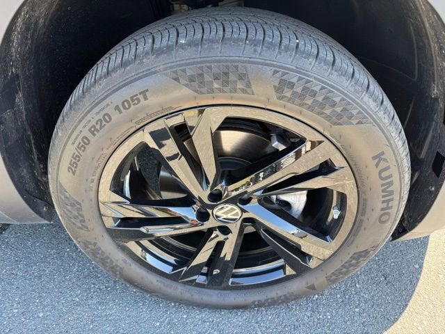 2025 Volkswagen Atlas Cross Sport 2.0T SEL R-Line Black