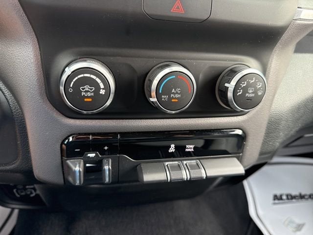 2019 RAM 2500 Big Horn Crew Cab 4x4 6'4" Box