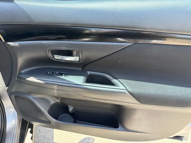 2019 Mitsubishi Outlander ES
