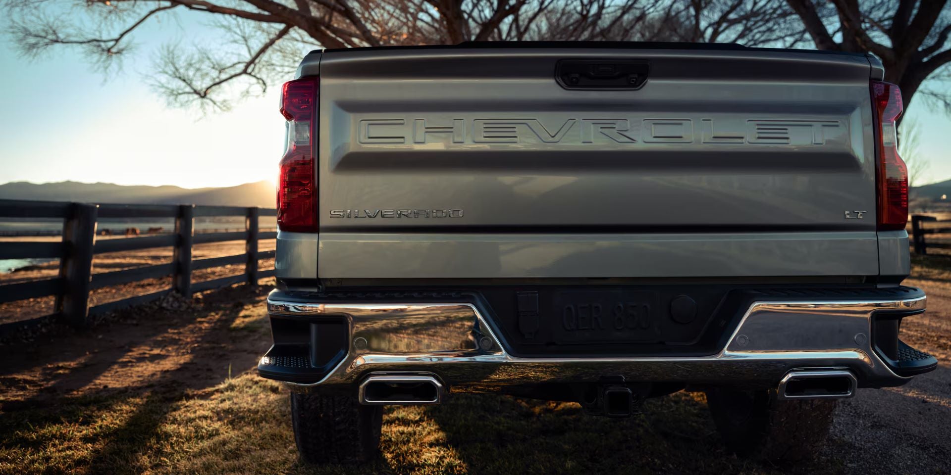 chevrolet silverado 1500 rear tailgate view img